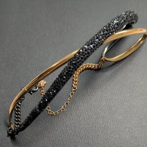 Elegant Black and Gold Necklace